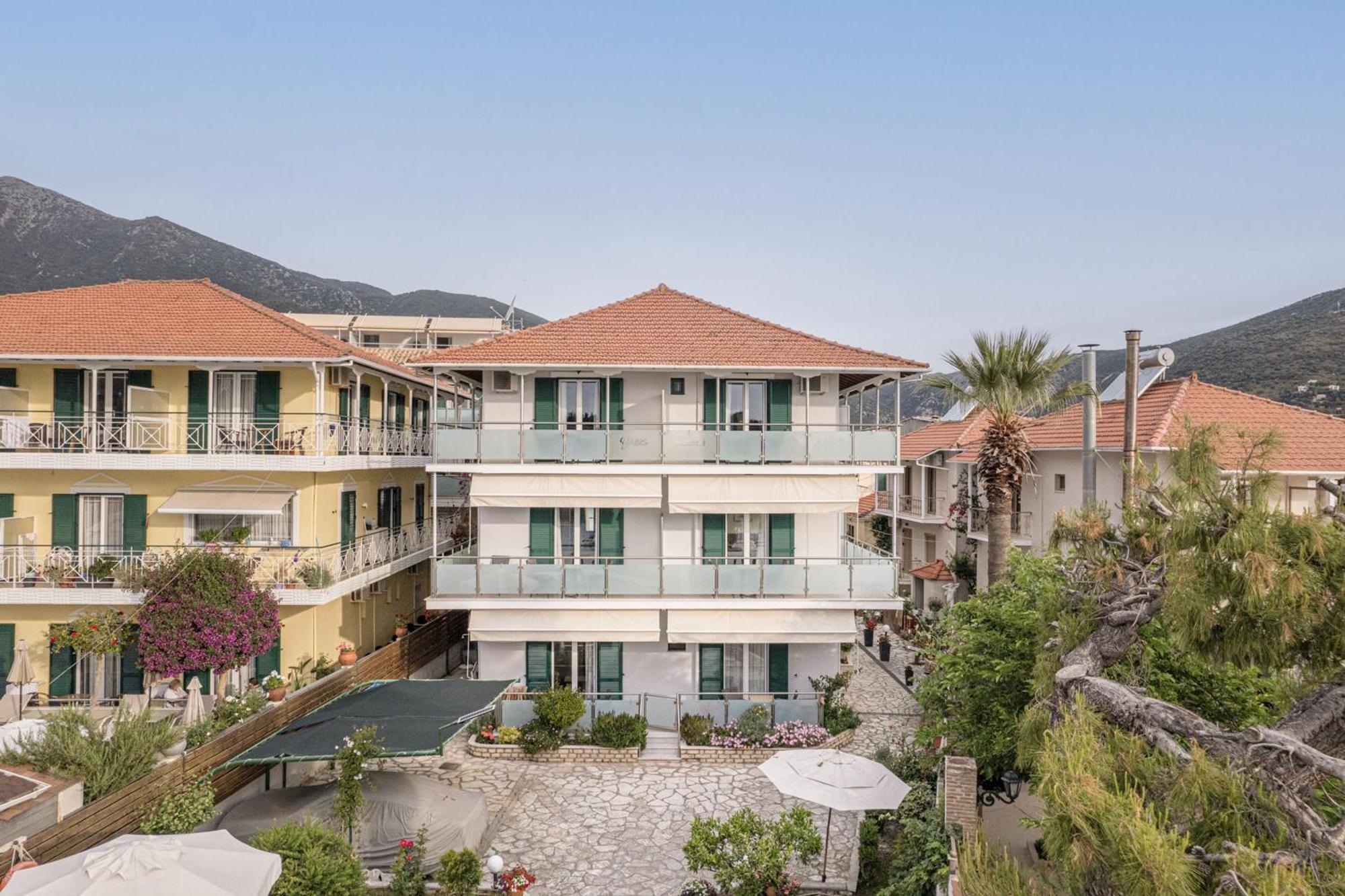 Captain'S Seafront Apartments Nydri  Exterior photo