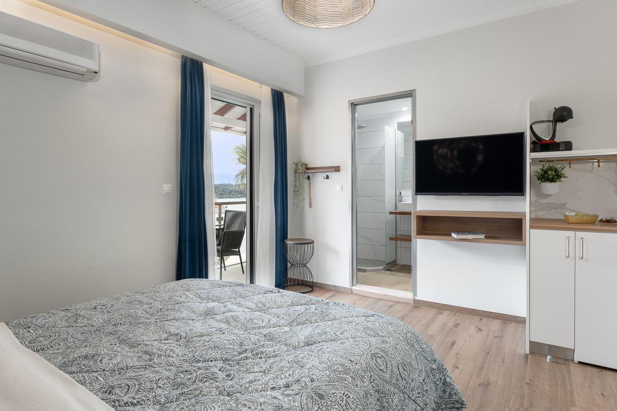 Captain'S Seafront Apartments Nydri  Exterior photo